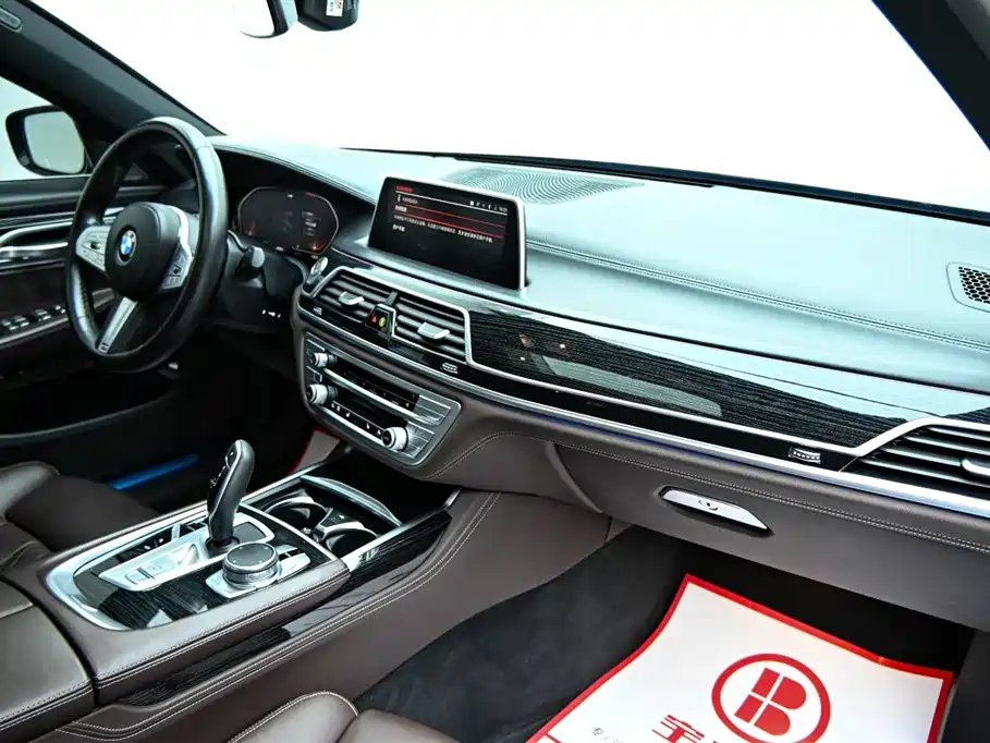 BMW 7 Series 2019 — фото 15