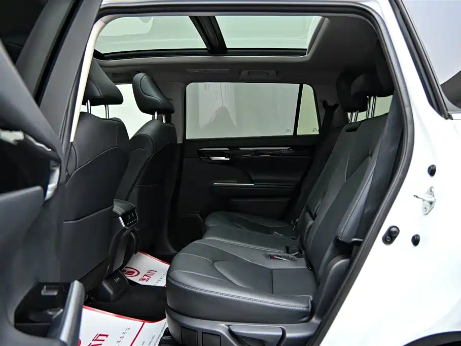 Toyota Highlander 2023 — фото 12