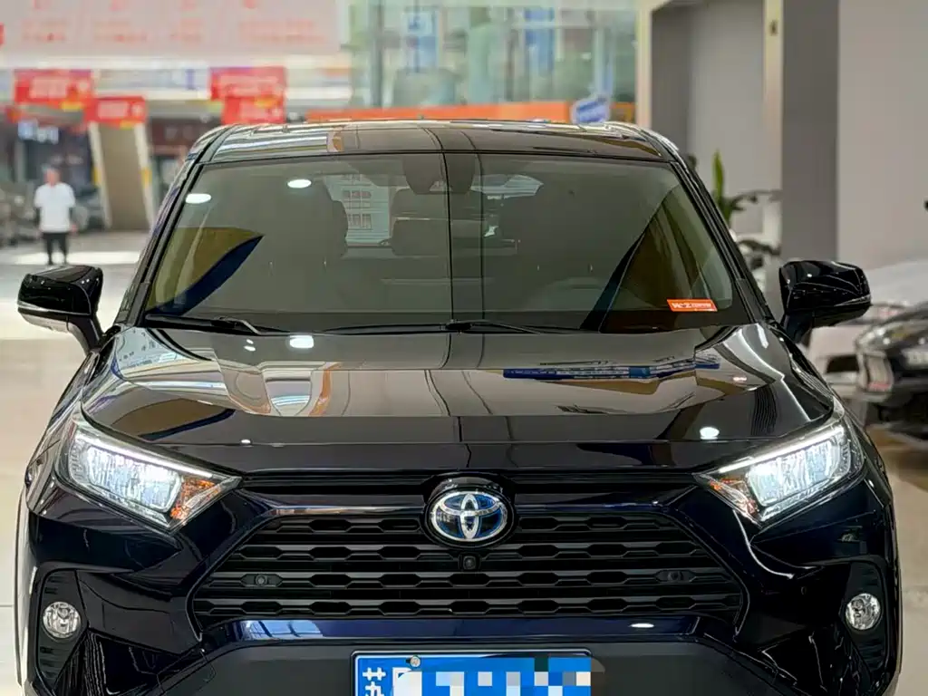 Toyota RAV4 2022 — фото 2