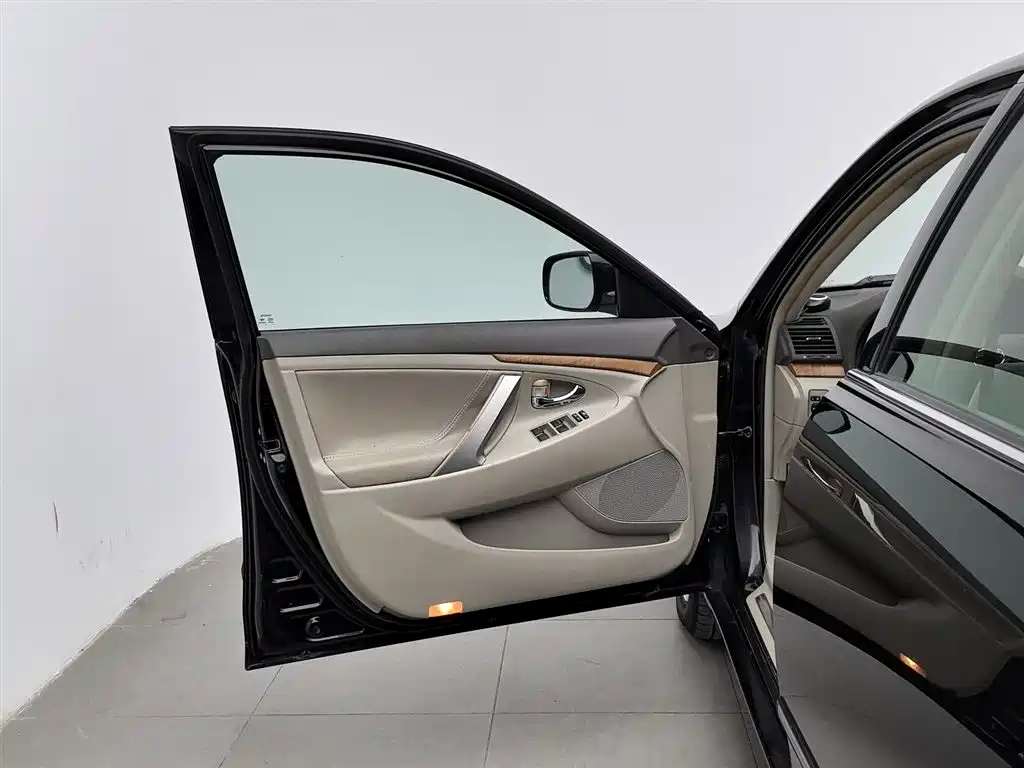 Toyota Camry 2013 — фото 8