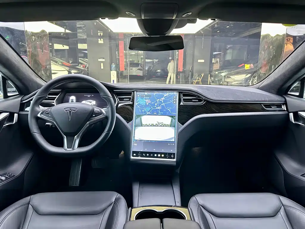 Tesla Model S 2016 — фото 13