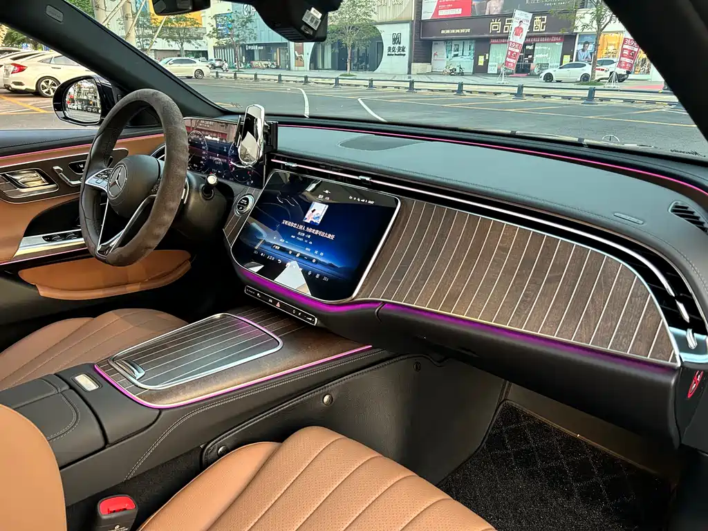 Mercedes-Benz E-Class 2025 — фото 11
