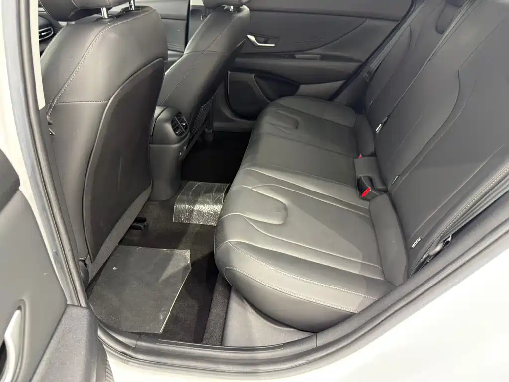 Hyundai Elantra 2022 — фото 14