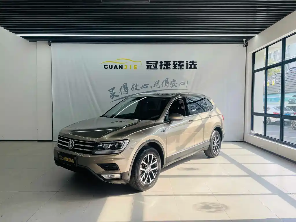 Volkswagen Tiguan L 2018 — фото 1