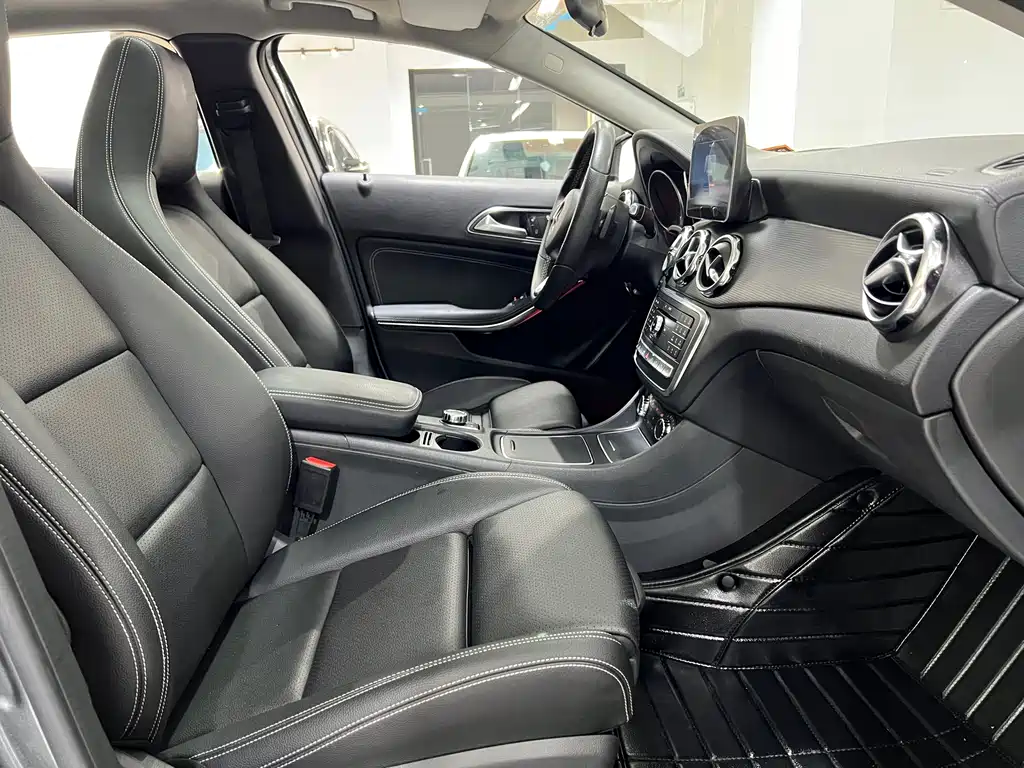 Mercedes-Benz GLA 2018 — фото 13