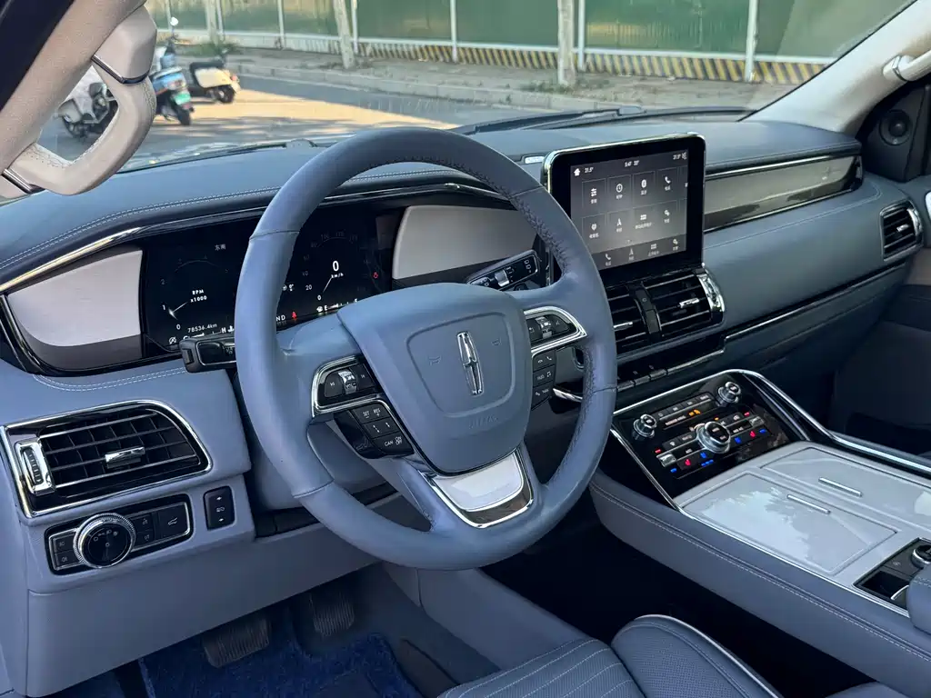 Lincoln Navigator 2019 — фото 13