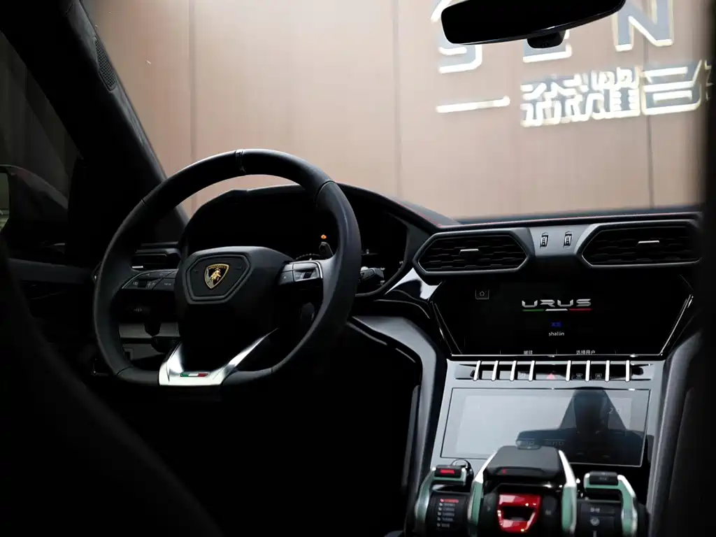 Lamborghini Urus 2022 — фото 12