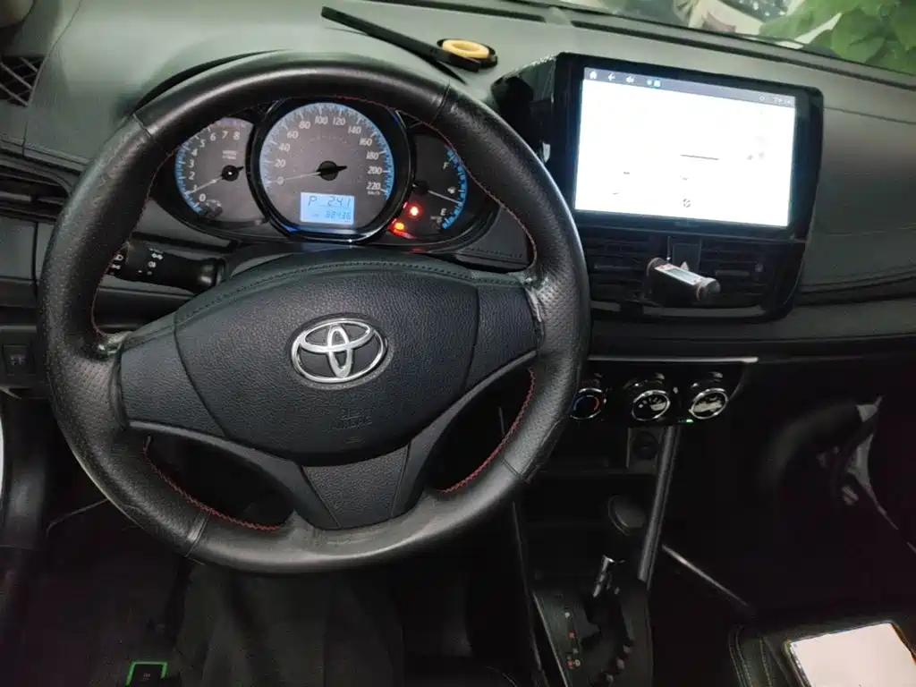 Toyota Yaris L 2019 — фото 10