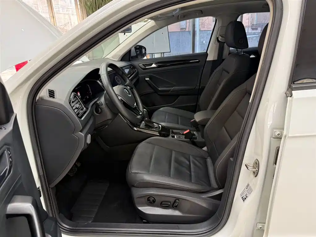 Volkswagen T-Roc 2023 — фото 19