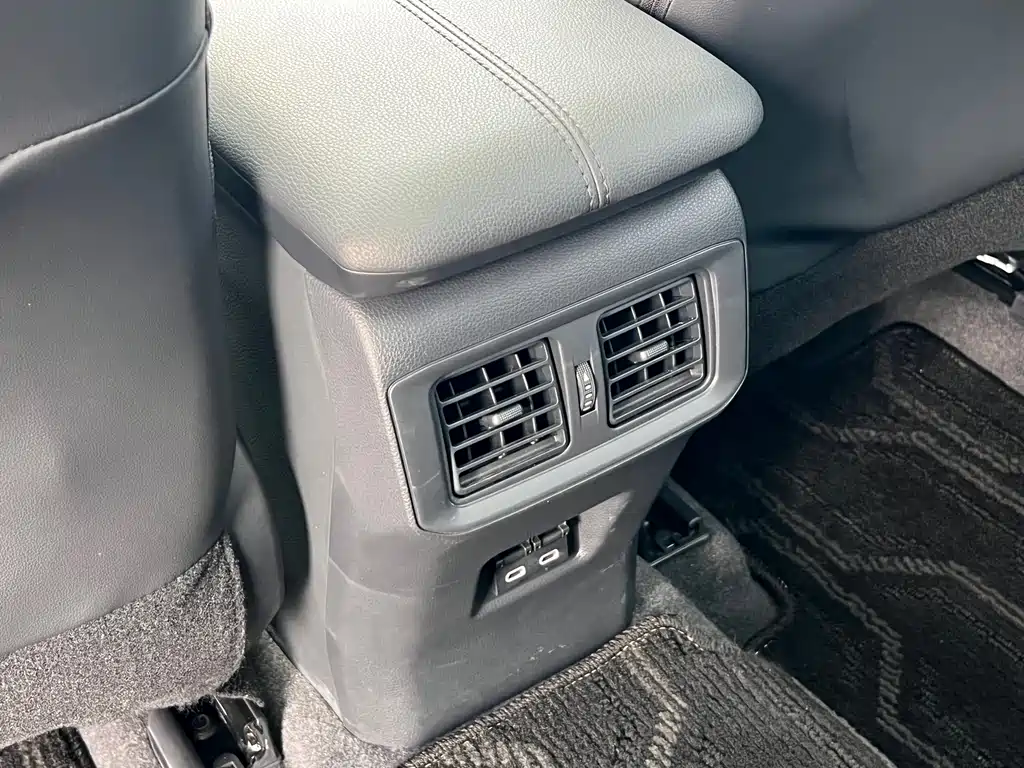 Toyota RAV4 2024 — фото 15