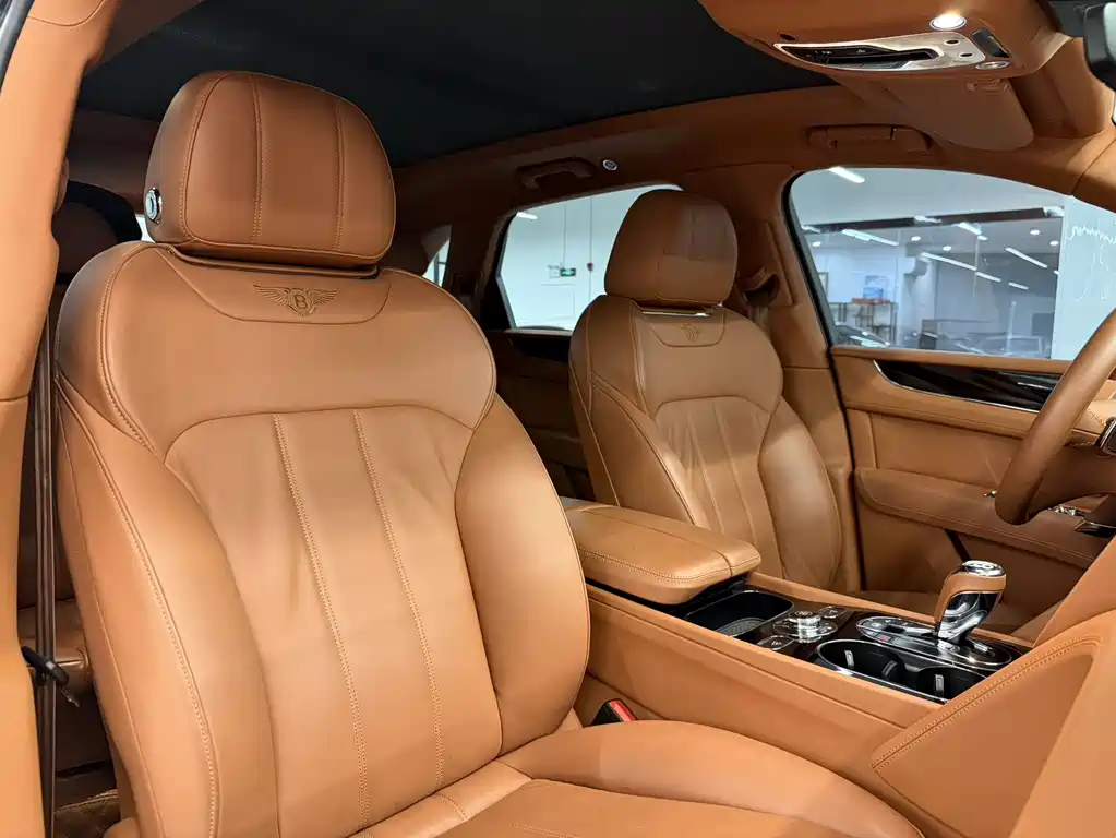 Bentley Bentayga 2019 — фото 6