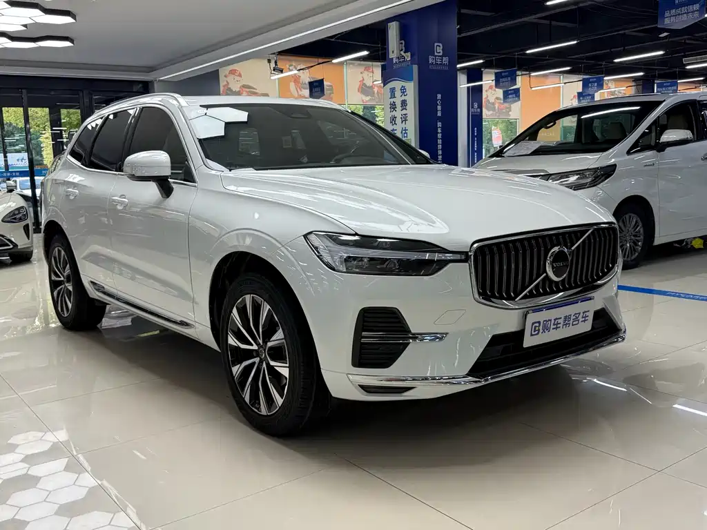 Volvo XC60 2022 — фото 3
