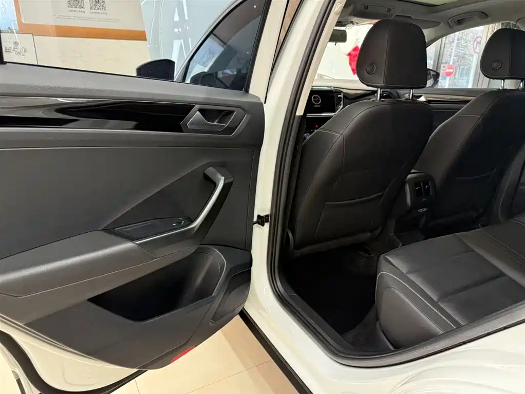 Volkswagen T-Roc 2023 — фото 21