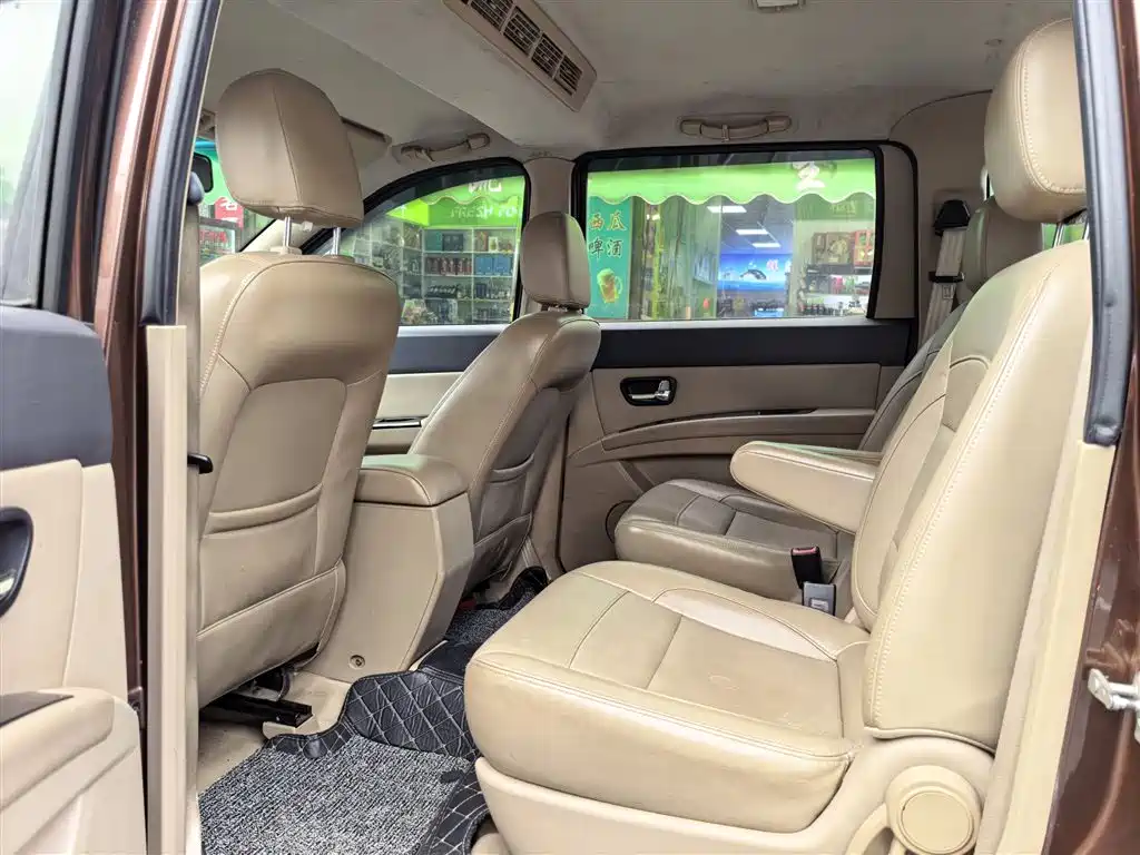 Wuling Hongguang 2015 — фото 13