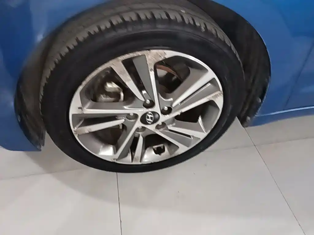 Hyundai Elantra 2018 — фото 23