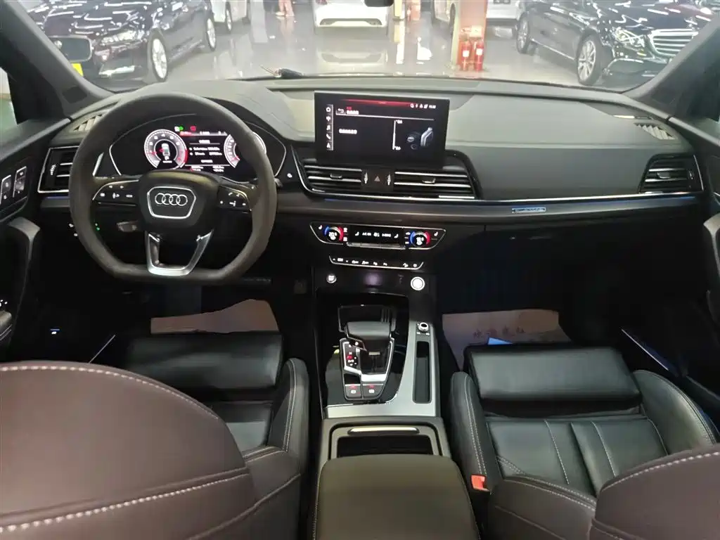 Audi Q5L 2023 — фото 10