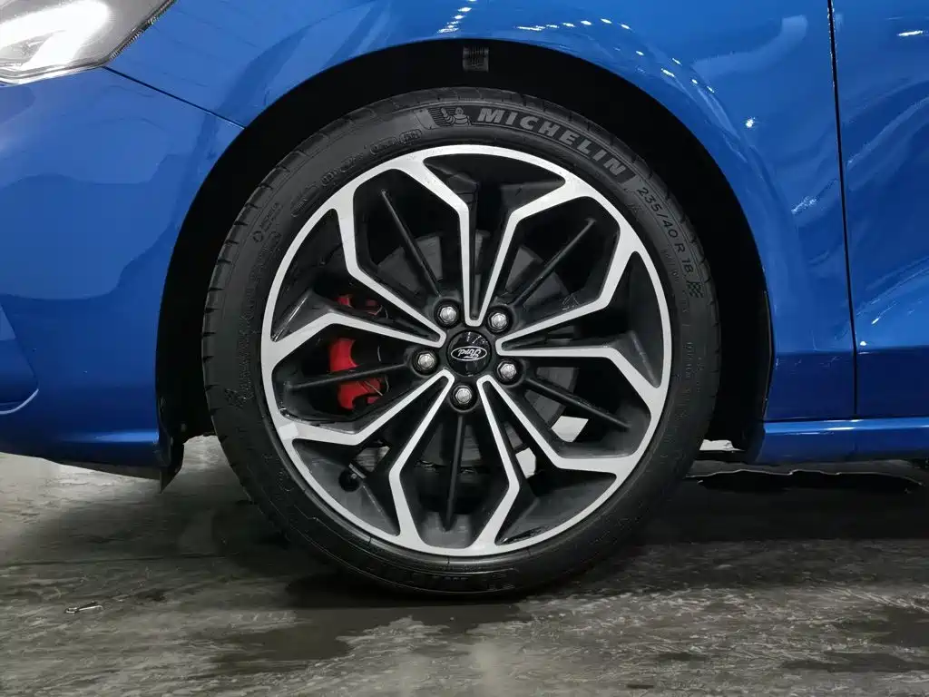 Ford Focus 2020 — фото 17