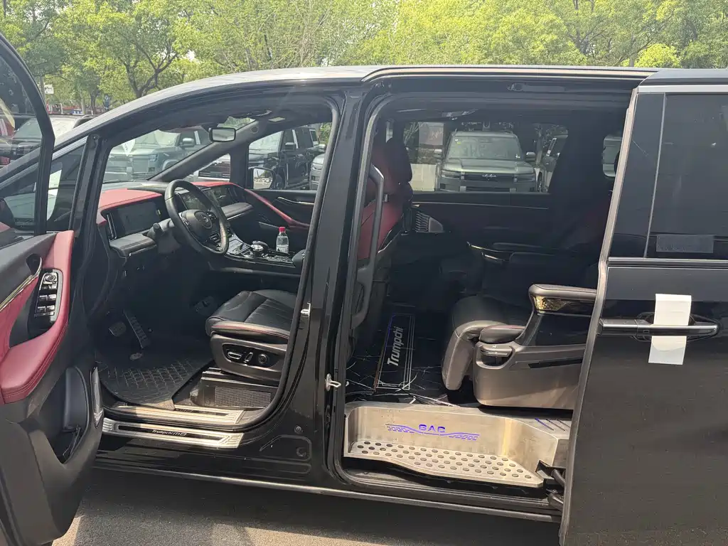 GAC Motor Trumpchi M8 2023 — фото 17