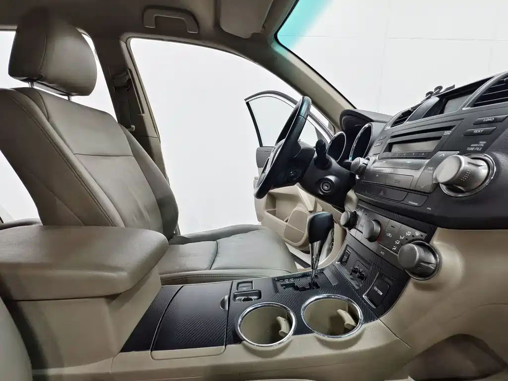 Toyota Highlander 2011 — фото 14