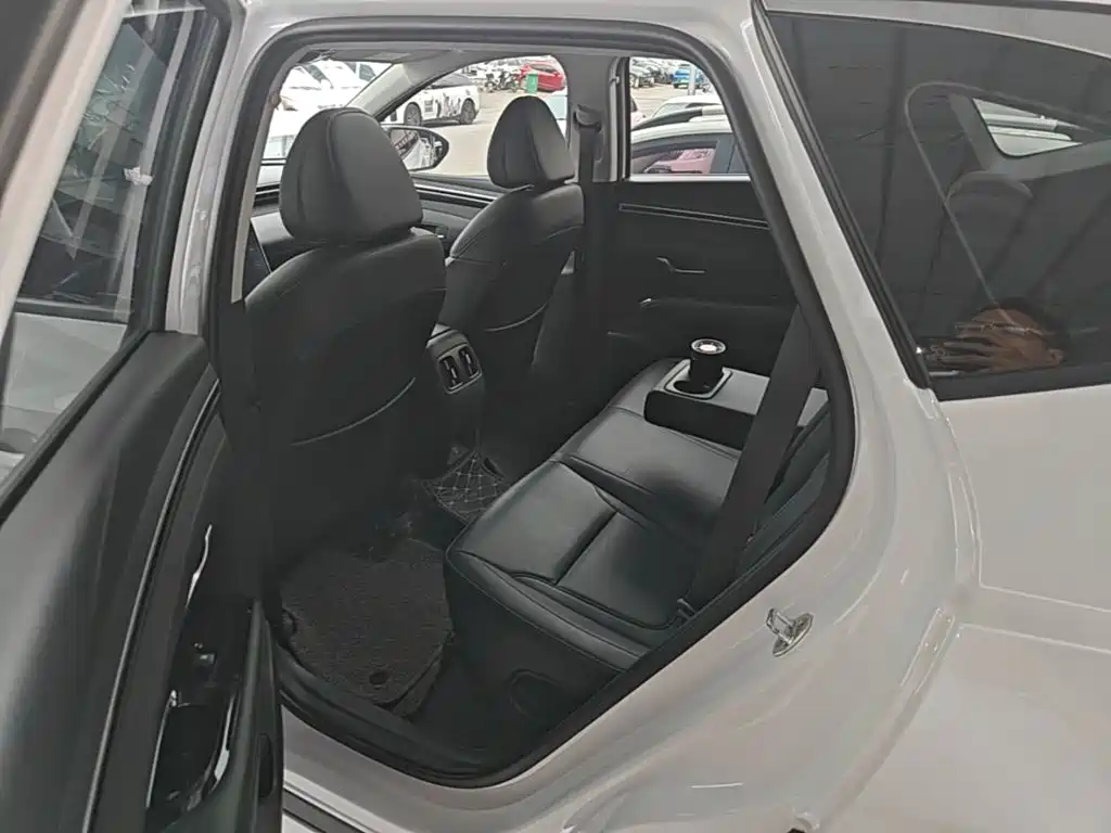 Hyundai Tucson 2023 — фото 17