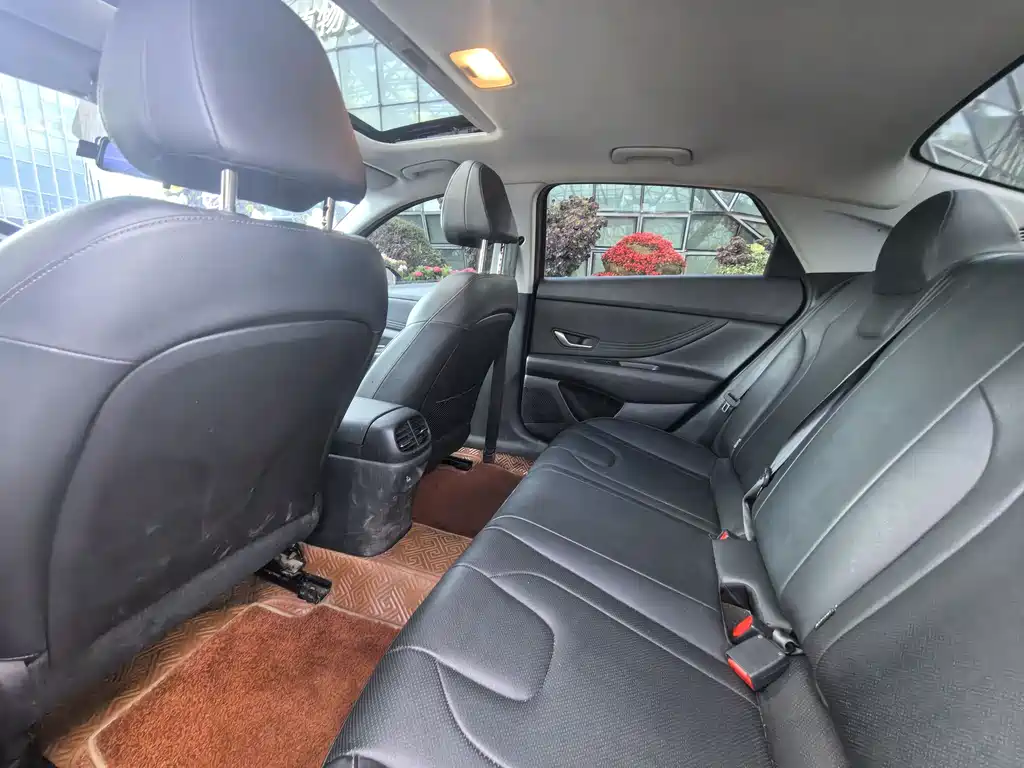 Hyundai Elantra 2022
