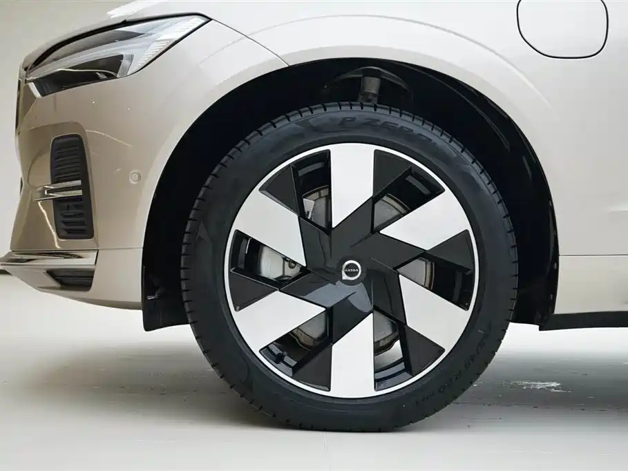 Volvo XC60 PHEV 2023 — фото 15