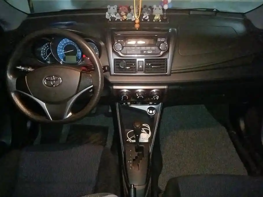 Toyota Yaris L 2014 — фото 12