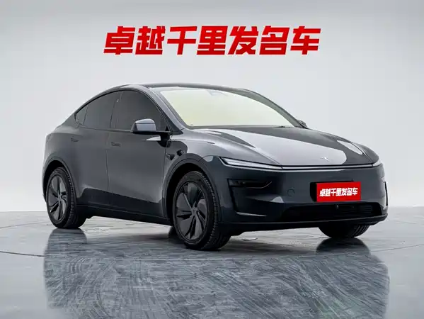 Tesla Model Y 2025