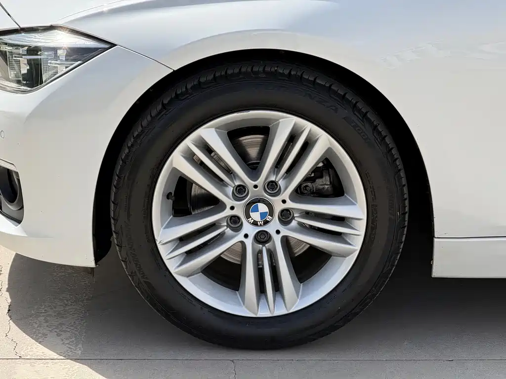 BMW 3 Series 2016 — фото 12