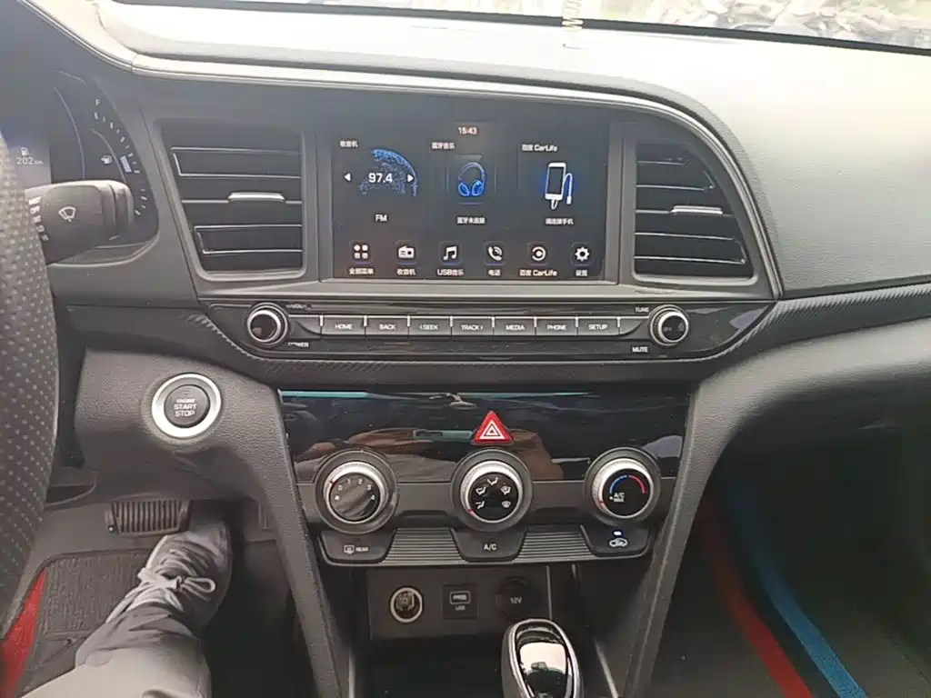 Hyundai Elantra 2020 — фото 13