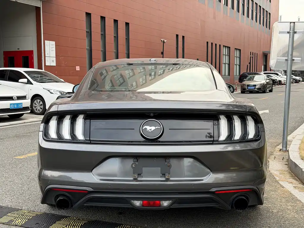 Ford Mustang 2018 — фото 14