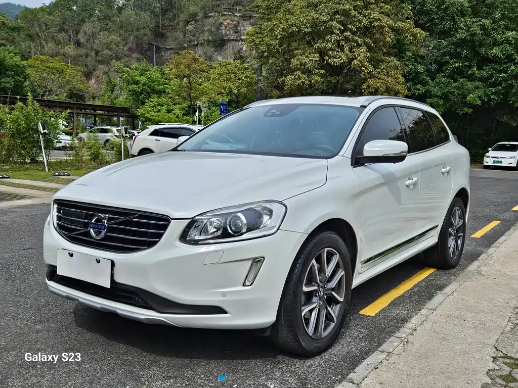 Volvo XC60 2017 — фото 1