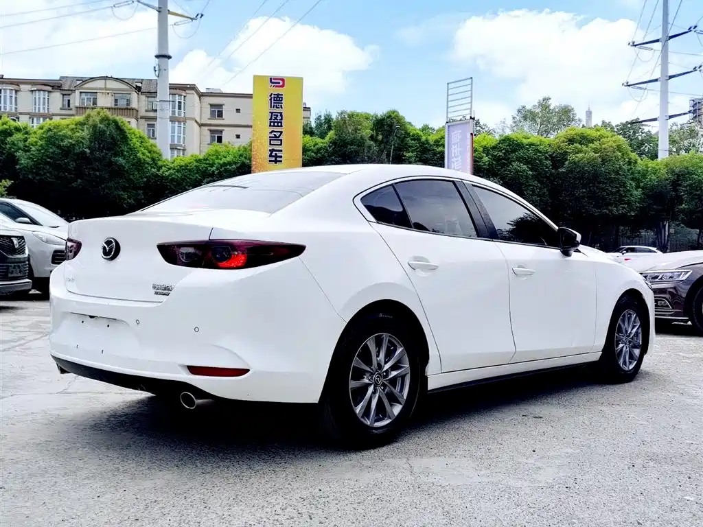 Mazda 3 Axela 2022 — фото 4
