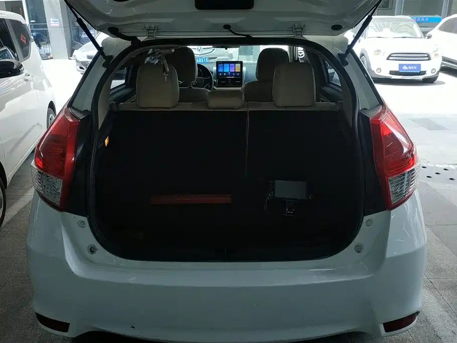 Toyota Yaris L 2014 — фото 4