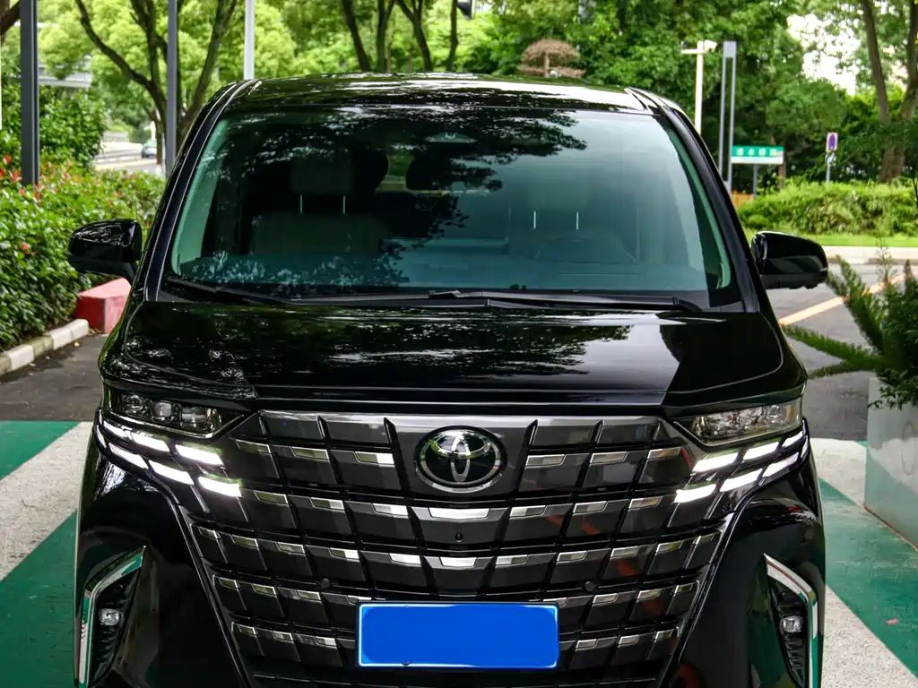 Toyota Alphard 2025 — фото 2