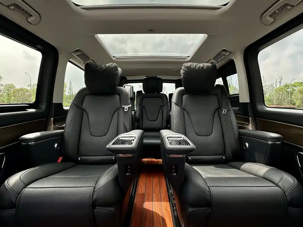 Mercedes-Benz V-Class 2021 — фото 13