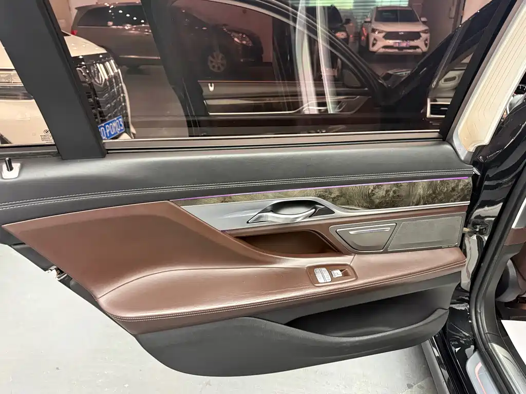 BMW 7 Series 2016 — фото 12