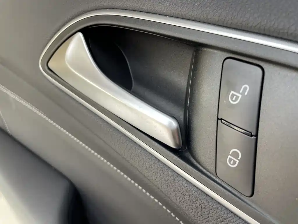 Mercedes-Benz B-Class 2017 — фото 17