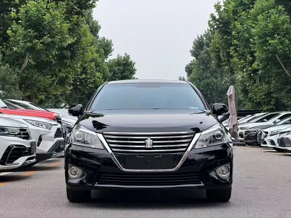 Toyota Crown 2014
