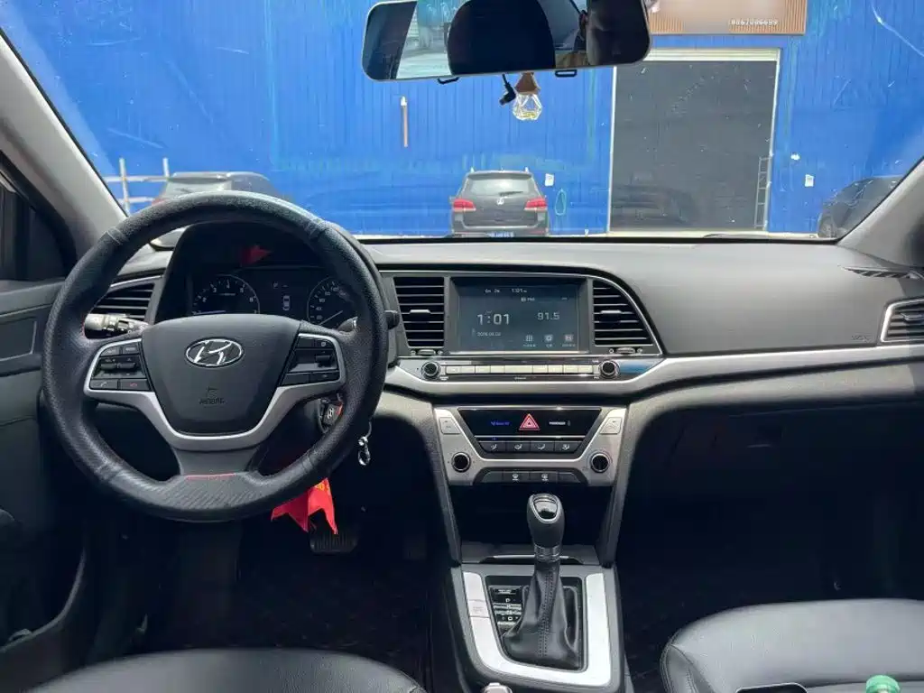 Hyundai Elantra 2018 — фото 8