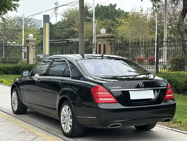 Mercedes-Benz S-Class 2011