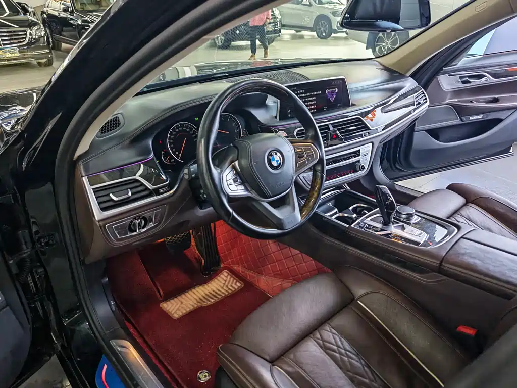 BMW 7 Series 2017 — фото 17