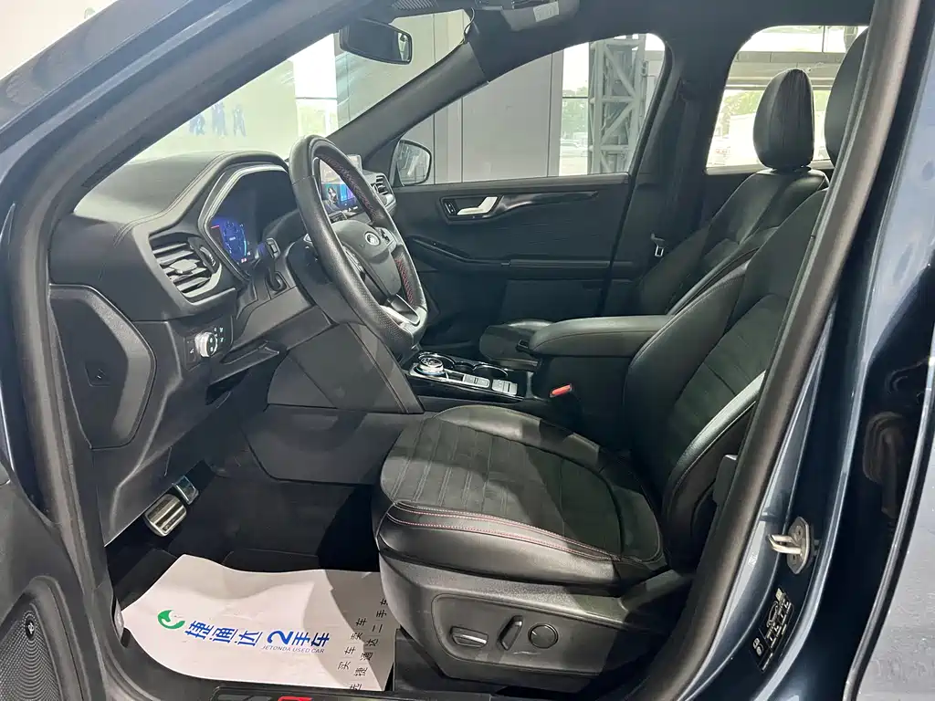Ford Escape 2020 — фото 15