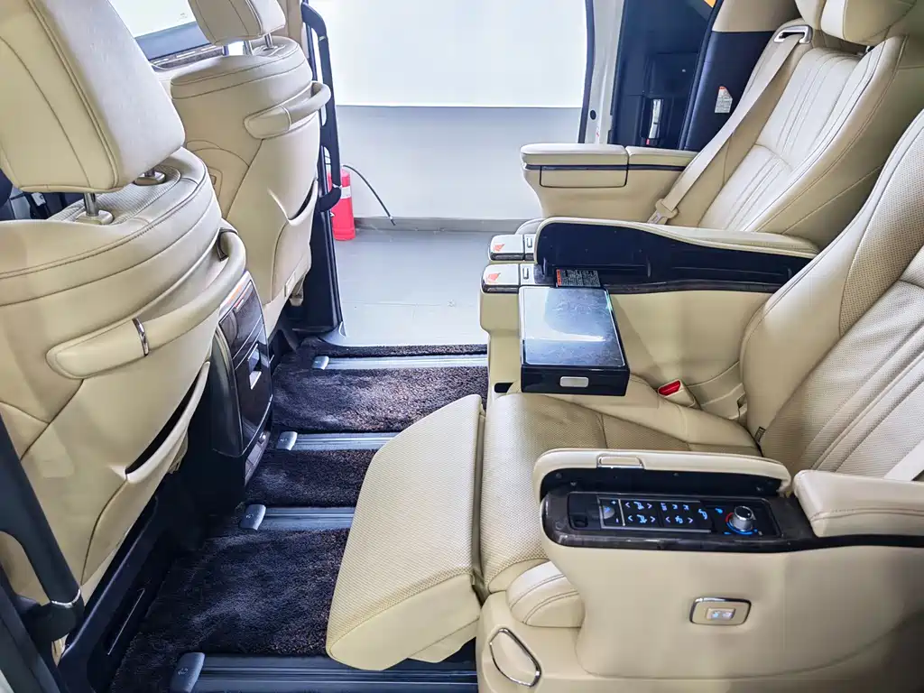 Toyota Vellfire 2021 — фото 18
