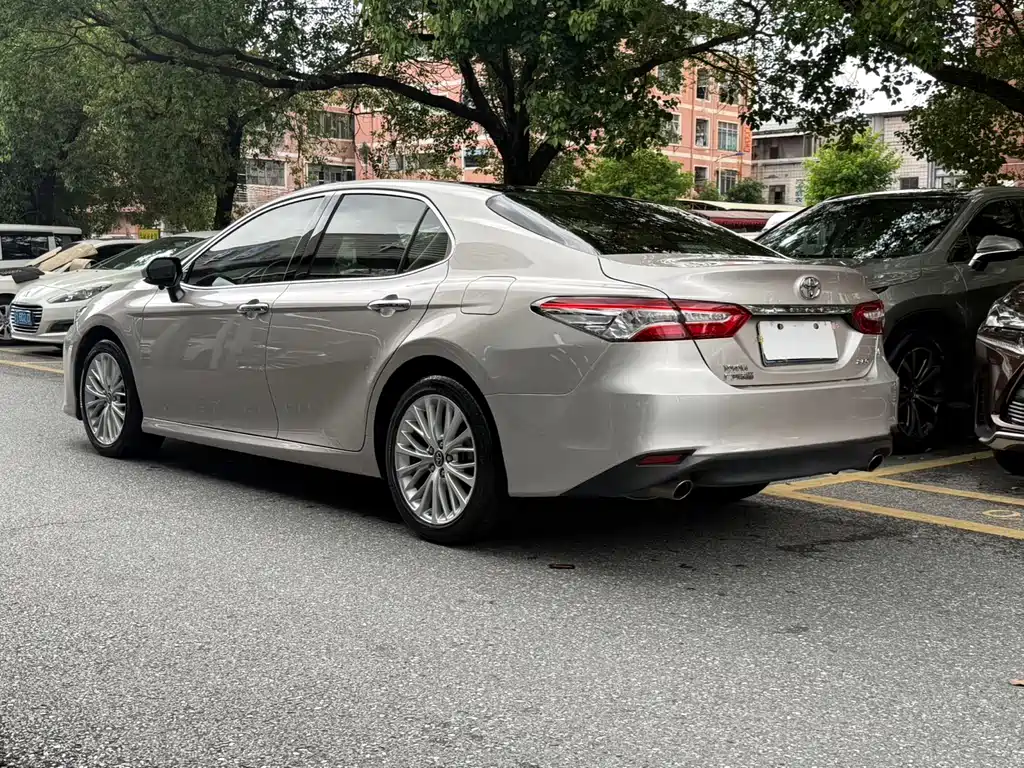 Toyota Camry 2018 — фото 3