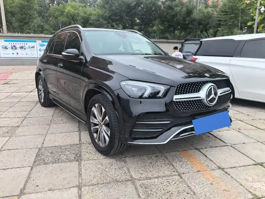 Mercedes-Benz GLE 2023 — фото 1