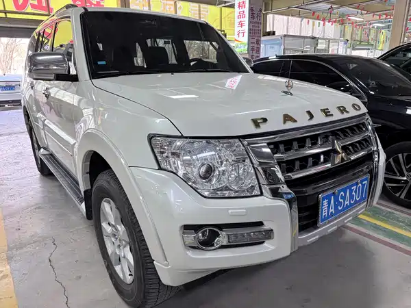 Mitsubishi Pajero 2020