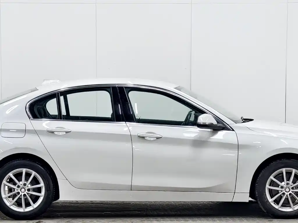 BMW 1 Series 2019 — фото 8