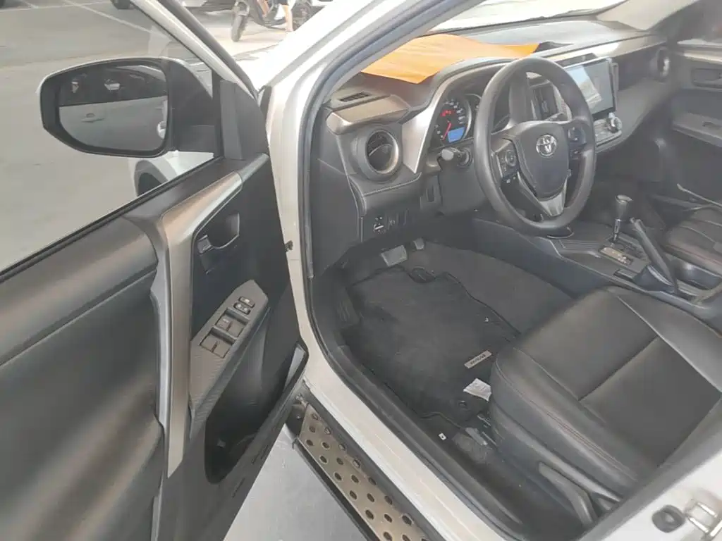 Toyota RAV4 2015 — фото 16