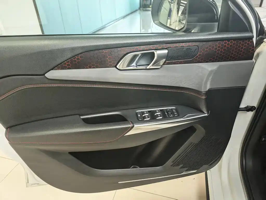 Lynk & Co 03 2020 — фото 18
